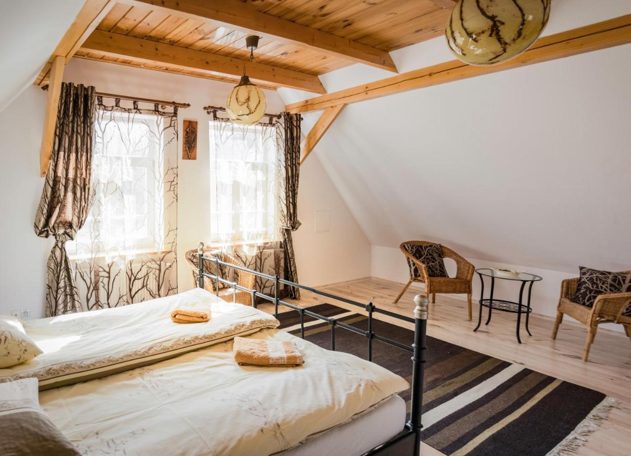 Miodowa Kolonia Bed & Breakfast Bialowieza Exterior photo